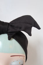 Load image into Gallery viewer, handmade halloween black bat turban