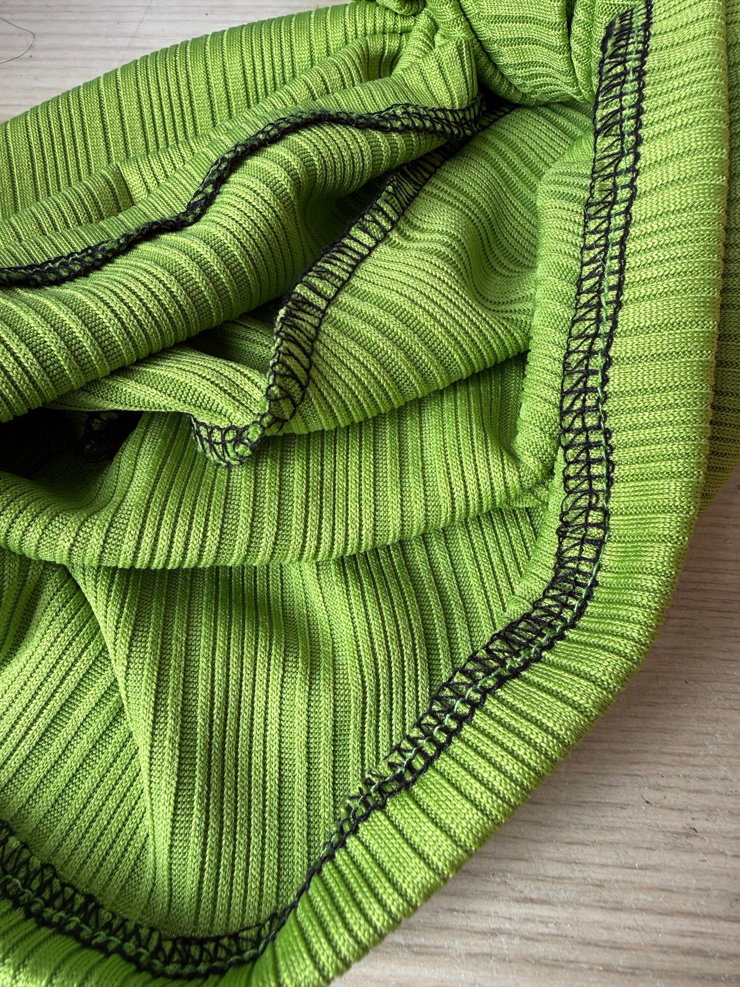 50% OFF SALE ITEM: SLOUCHY KNOT Textured Bright Green (Full Coverage) 1940s Style Pre-tied Turban