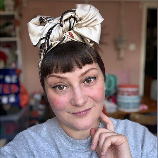Tying a vintage headscarf 