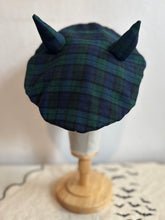 Load image into Gallery viewer, Blackwatch tartan devil beret hat