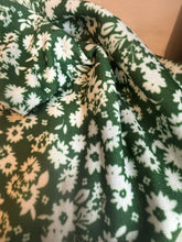 Load image into Gallery viewer, floral fabric 