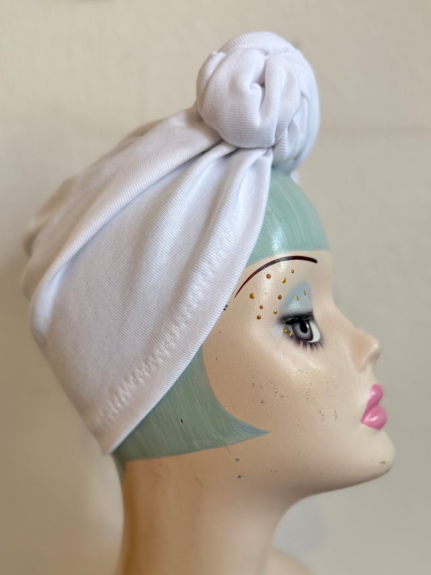 White vintage style turban 