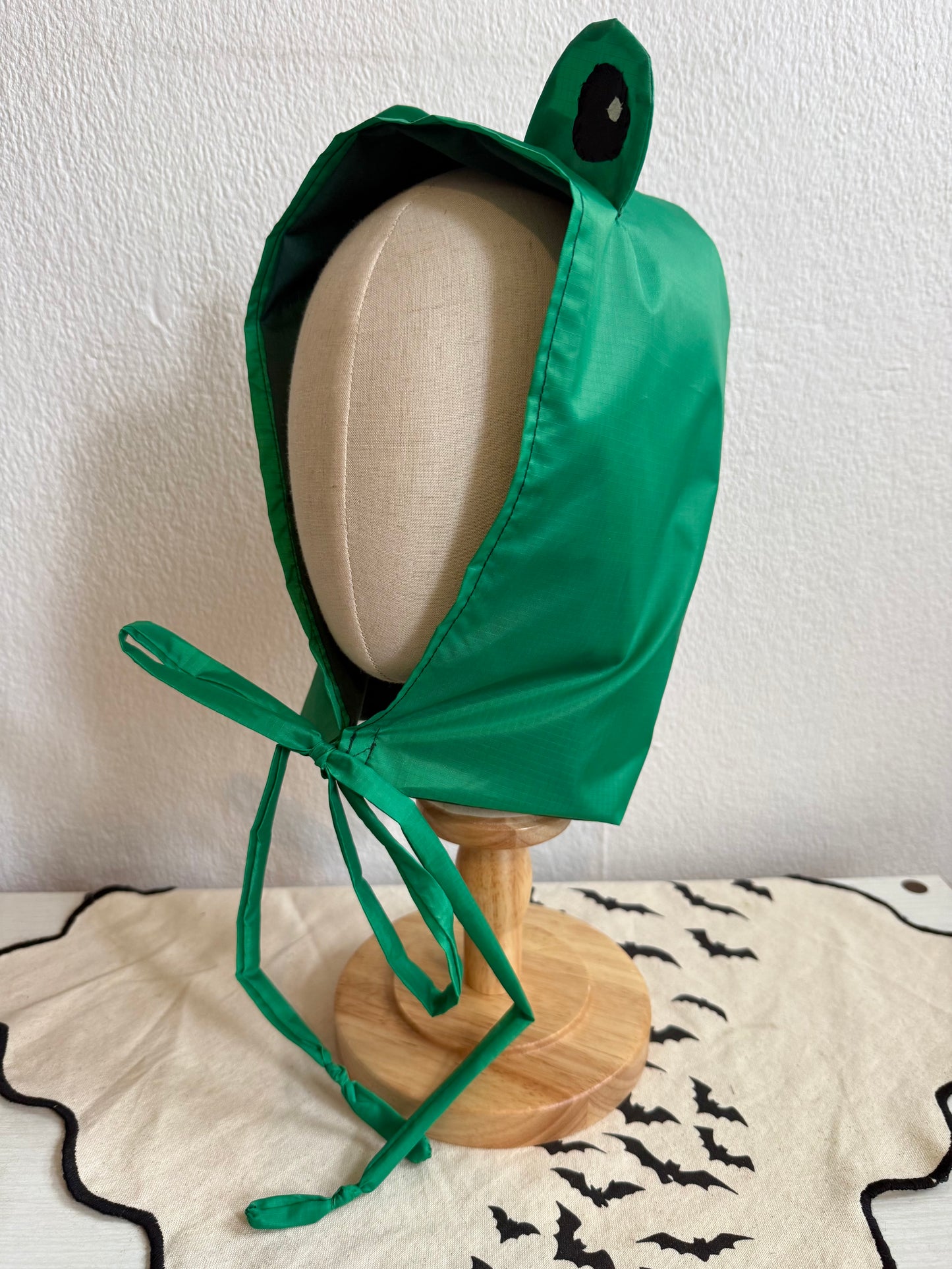 Frog rain hat bonnet