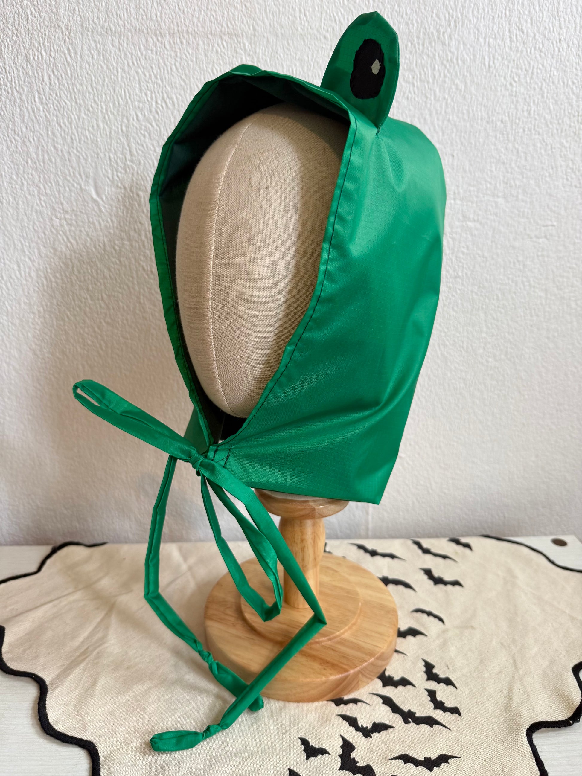 Frog rain hat bonnet