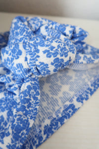 Blue and white floral 1940s vintage turban