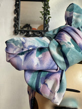 Load image into Gallery viewer, Vintage headscarf