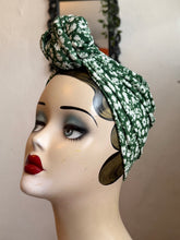 Load image into Gallery viewer, 1940s vintage green floral turban  
