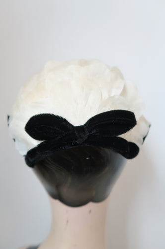 1950s vintage cream petal half hat 