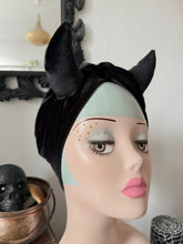 Load image into Gallery viewer, Black velvet devil hat turban