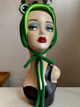 Load image into Gallery viewer, Mannequin wearing a green frog headband
