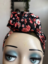 Load image into Gallery viewer, Floral 1940s vintage pin-up turban 
