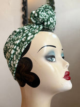 Load image into Gallery viewer, 1940s vintage green floral turban  