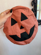 Load image into Gallery viewer, Gothic Halloween pumpkin beret 