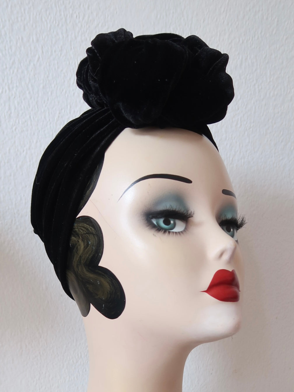 Velvet vintage 1940s fashion turban