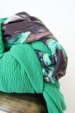 Load image into Gallery viewer, Green and tropical print 1940s jersey turban 