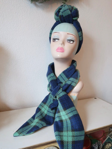 Cosy blackwatch tartan vintage scarf 