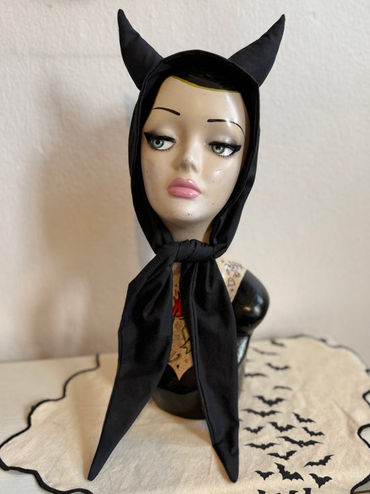 devil horn bonnet
