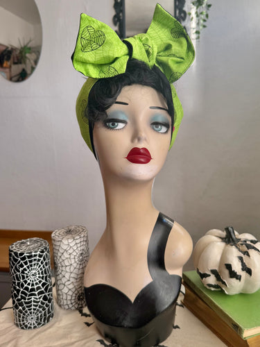 Green spiderweb headscarf 