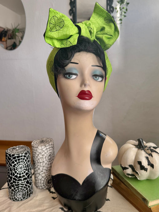 Green spiderweb headscarf 