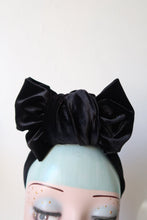 Load image into Gallery viewer, Velvet vintage goth alt fashion turban