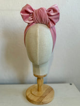 Load image into Gallery viewer, Pink velvet headband 
