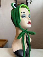 Load image into Gallery viewer, Mannequin wearing a green frog headband