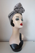 Load image into Gallery viewer, Sliver vintage 1940s turban for women