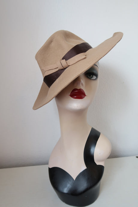 Beige handmade, 1940s hat