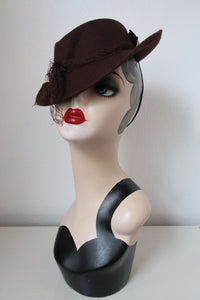 Brown vintage 1940s felt hat 