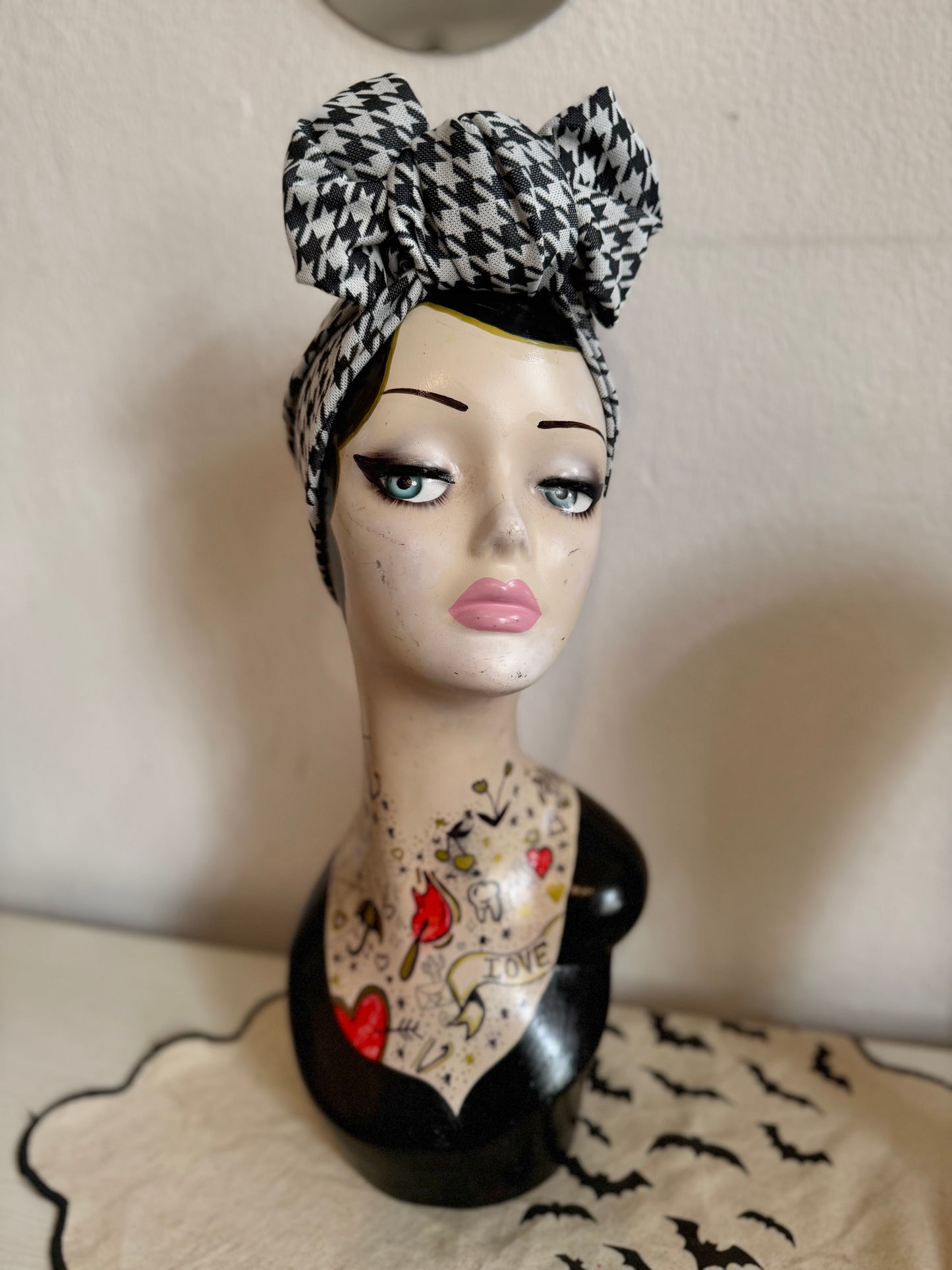Houndstooth (Full Coverage) 1940s Style Pre-tied Turban with Bow Knot
