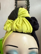 Load image into Gallery viewer, Mannequin head with a yellow and black headband on a plain background