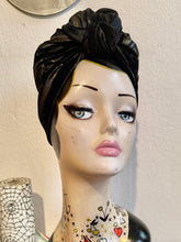 Load image into Gallery viewer, Vintage 1940s reproduction velvet turban 