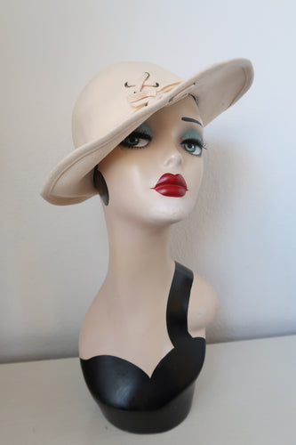 Cream vintage hat 
