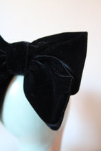 Load image into Gallery viewer, black velvet bow