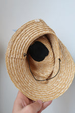 Load image into Gallery viewer, Straw hat