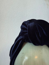 Load image into Gallery viewer, Velvet vintage turban for women 