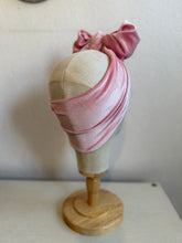 Load image into Gallery viewer, Pink velvet headband 
