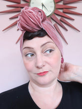 Load image into Gallery viewer, Vintage velvet alt fashion turban for women