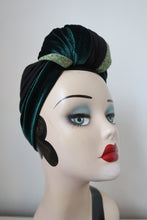 Load image into Gallery viewer, Vintage velvet green turban 