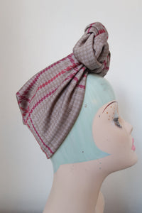 SALE ITEM: SLOUCHY KNOT Grey & Pink Houndstooth (Full Coverage) 1940s Style Pre-tied Turban