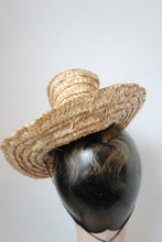 Load image into Gallery viewer, Vintage handmade straw hat 1940s