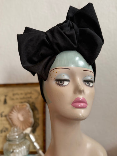 Glamorous black 1940s turban 