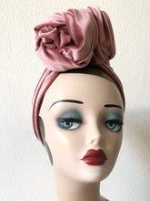 Load image into Gallery viewer, Velvet vintage 1940s fashion turban 