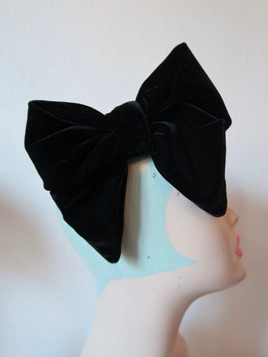 black velvet alt fashion gothic hair bow