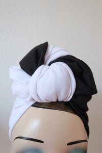Black and white vintage 1940s turban