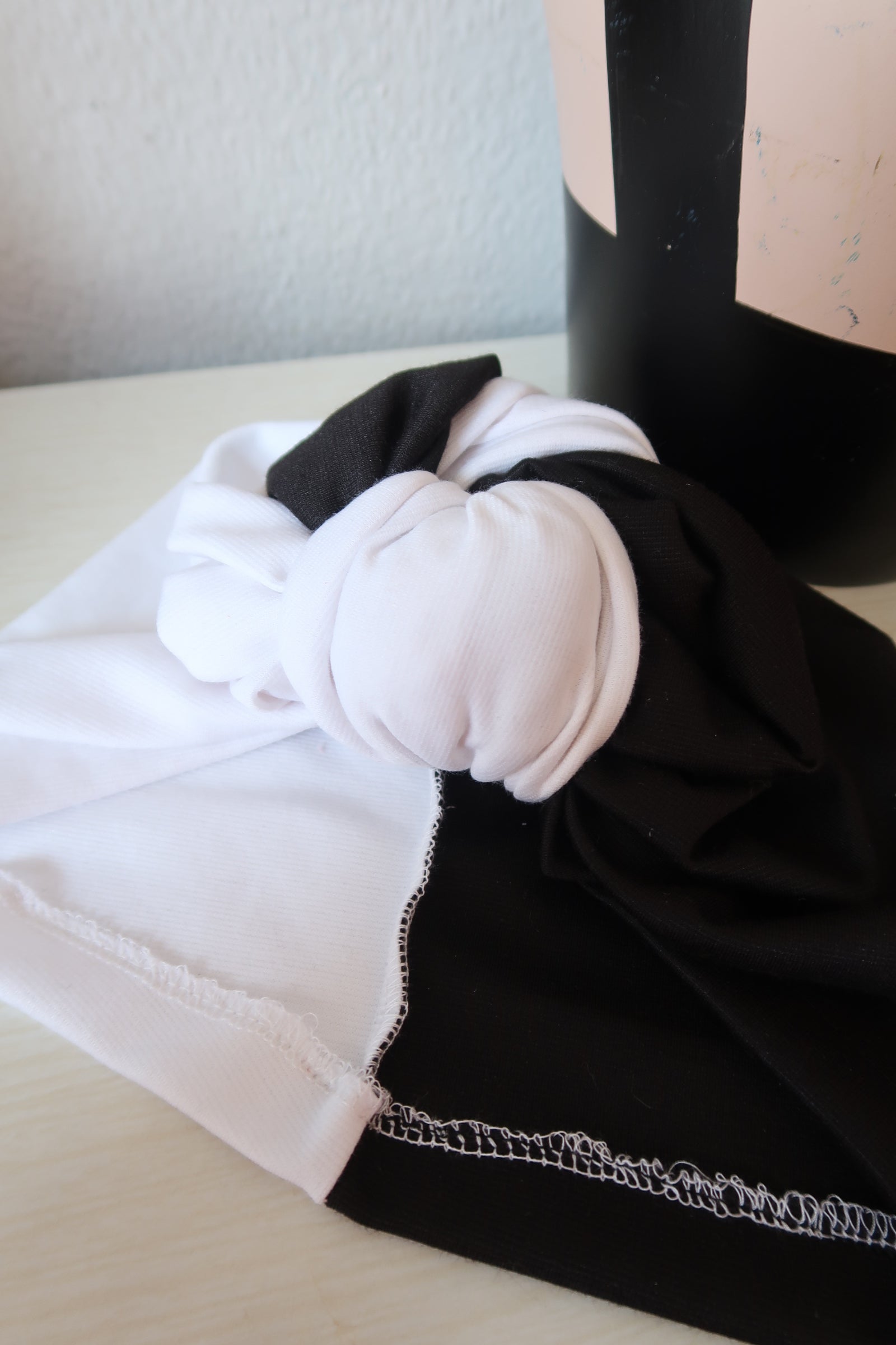 Black and white vintage 1940s turban