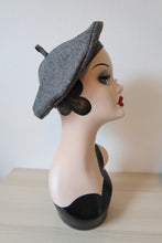 Load image into Gallery viewer, grey 1940s beret